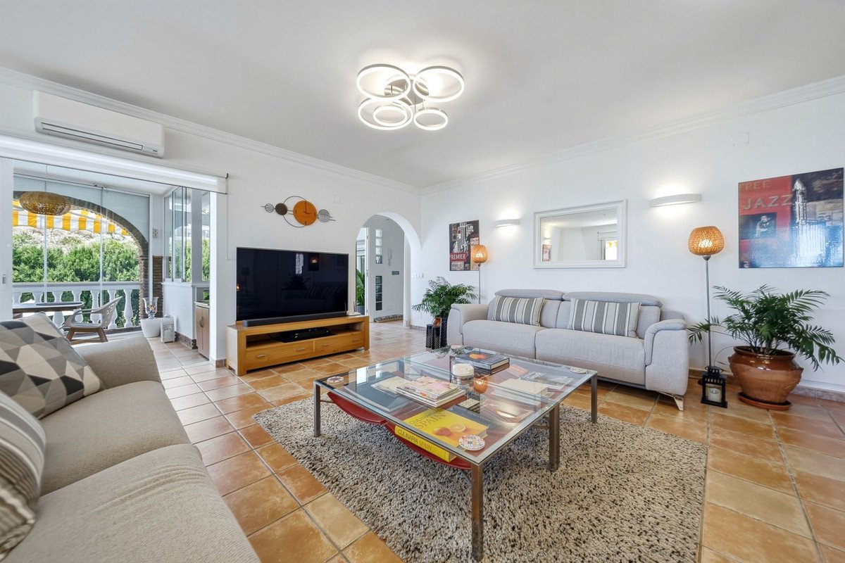 5 Bed Detached Villa in El Chaparral