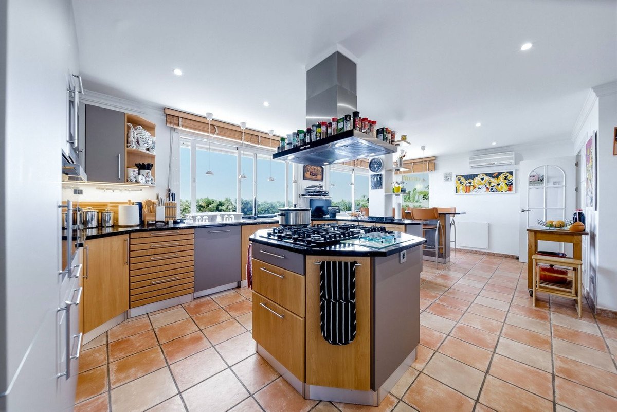 5 Bed Detached Villa in El Chaparral