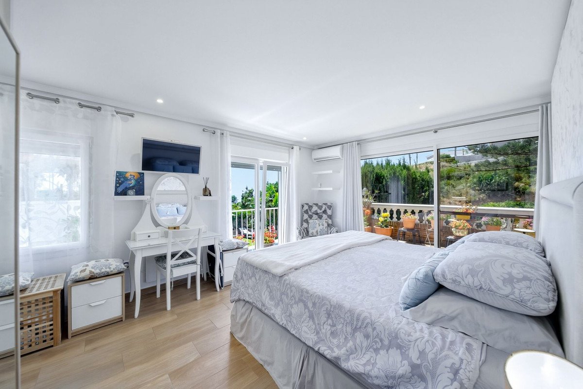 5 Bed Detached Villa in El Chaparral