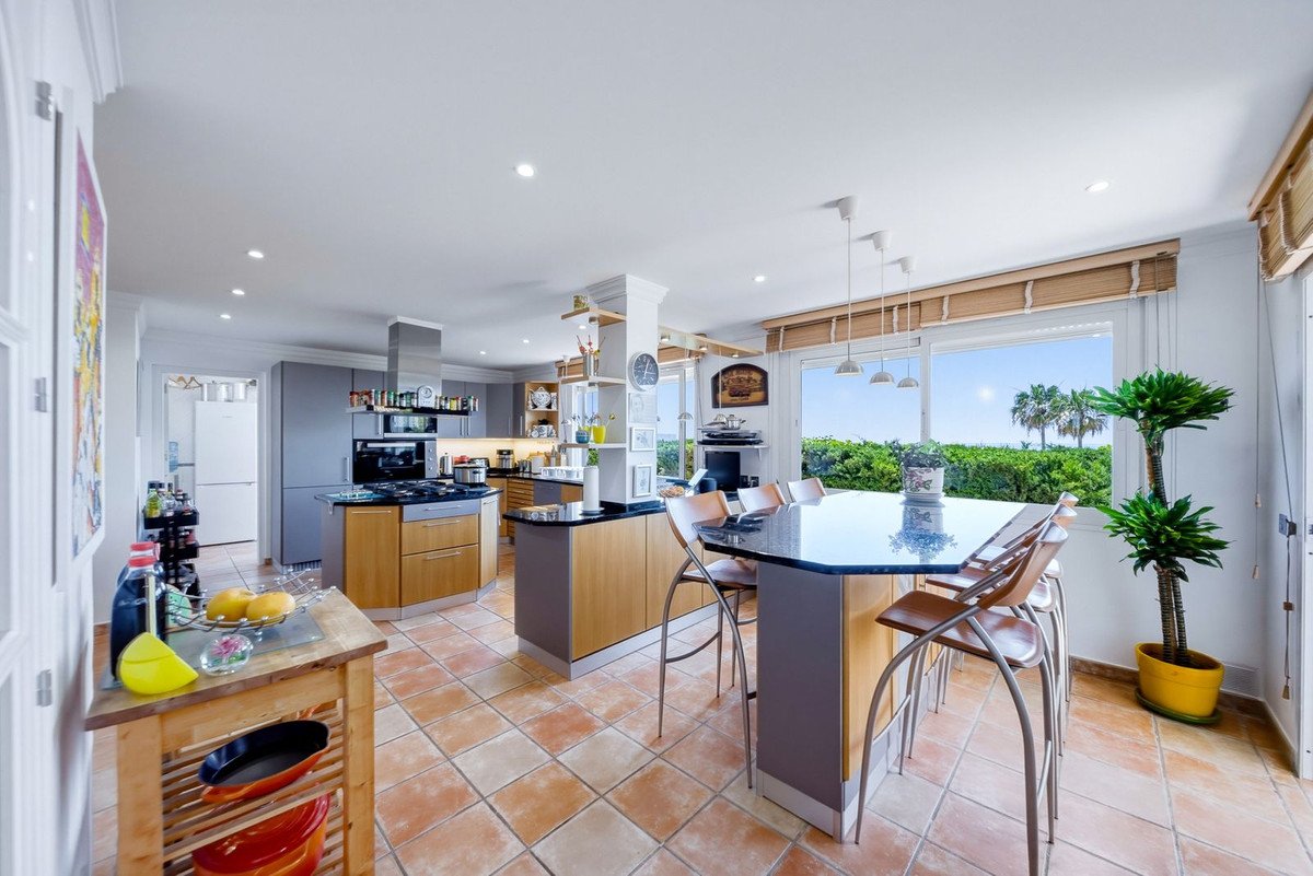 5 Bed Detached Villa in El Chaparral