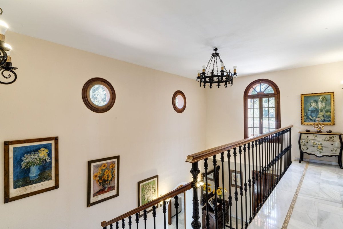5 Bed Detached Villa in Marbella