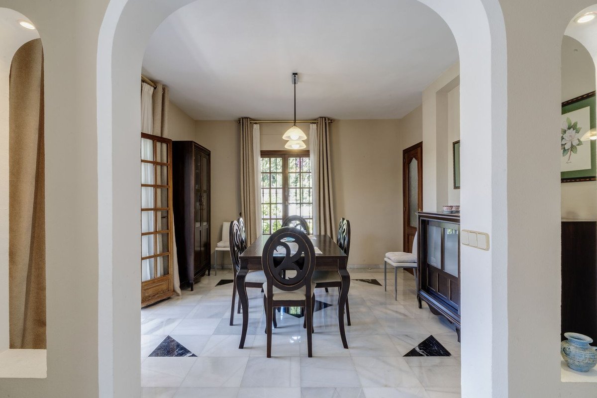 5 Bed Detached Villa in Marbella