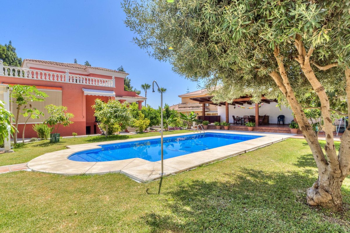 5 Bed Detached Villa in Marbella