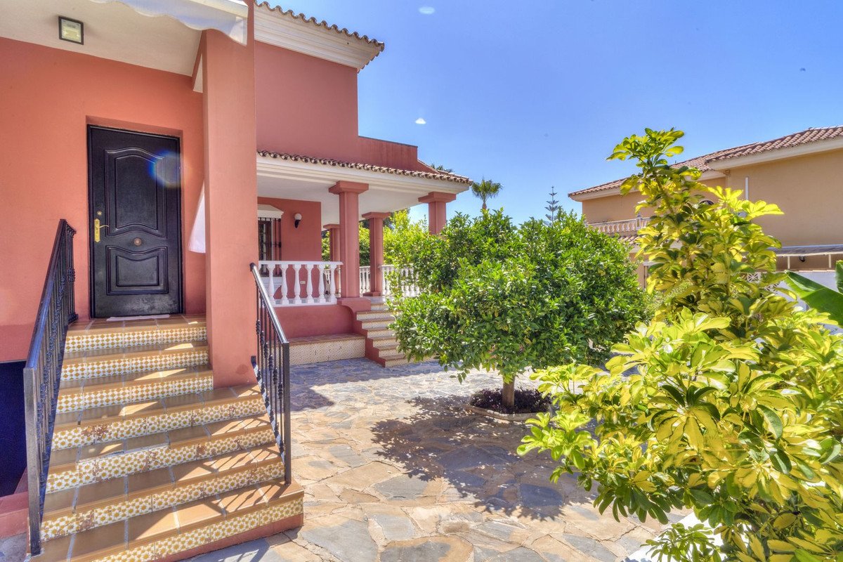 5 Bed Detached Villa in Marbella