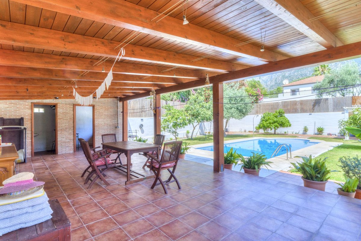 5 Bed Detached Villa in Marbella