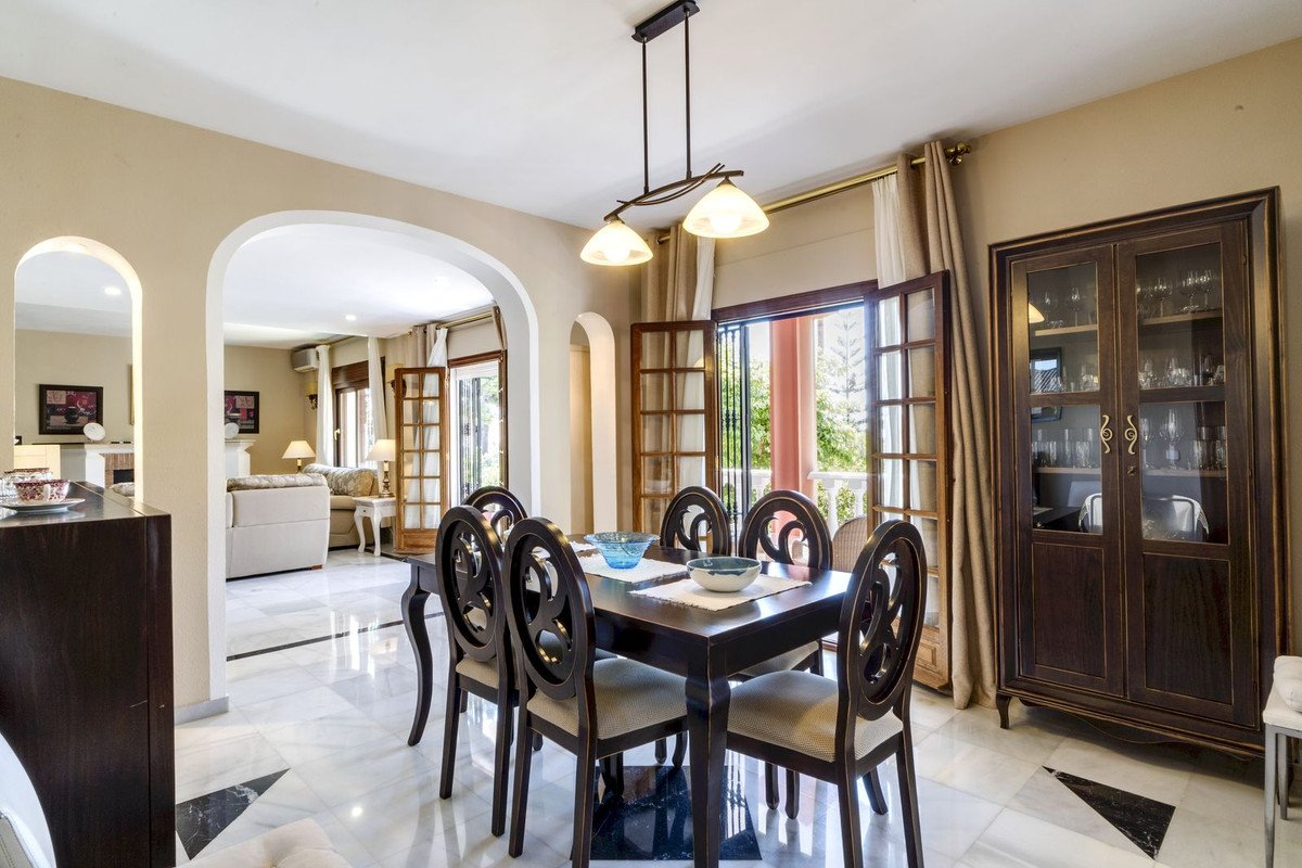 5 Bed Detached Villa in Marbella