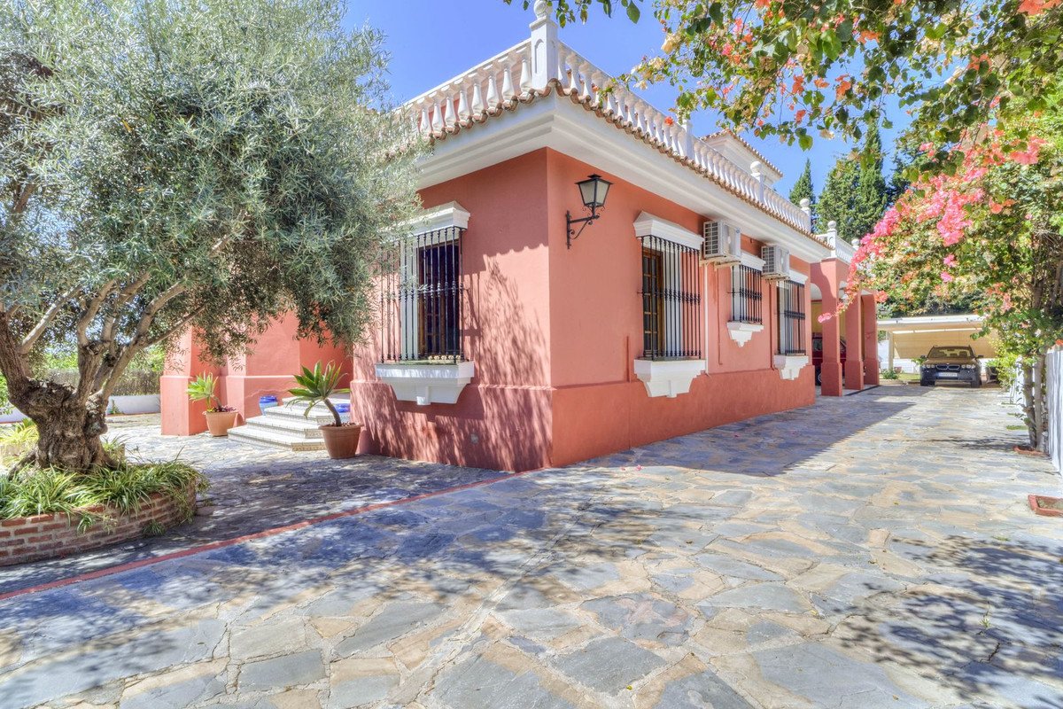 5 Bed Detached Villa in Marbella