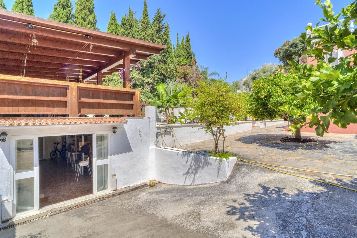 5 Bed Detached Villa in Marbella