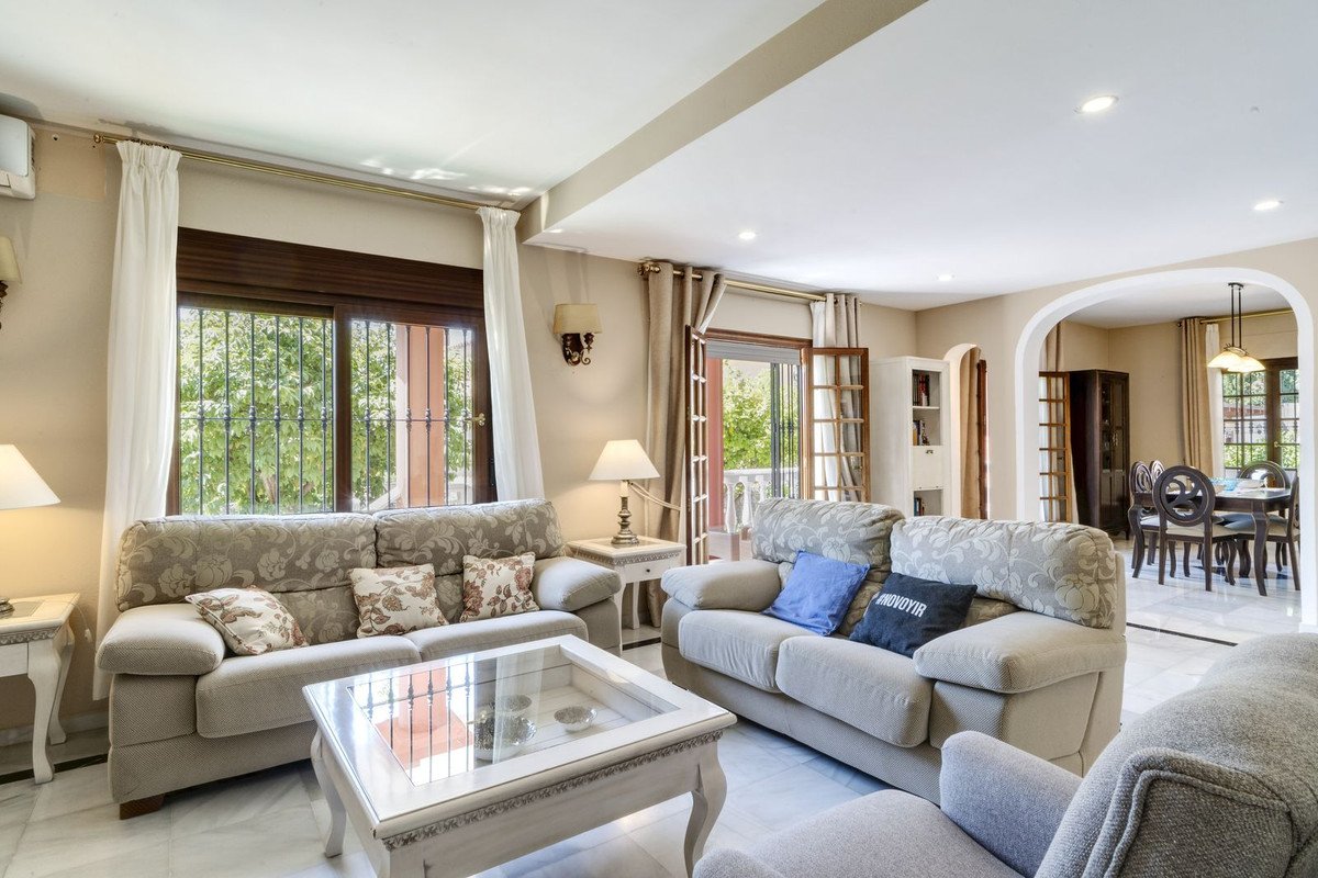5 Bed Detached Villa in Marbella
