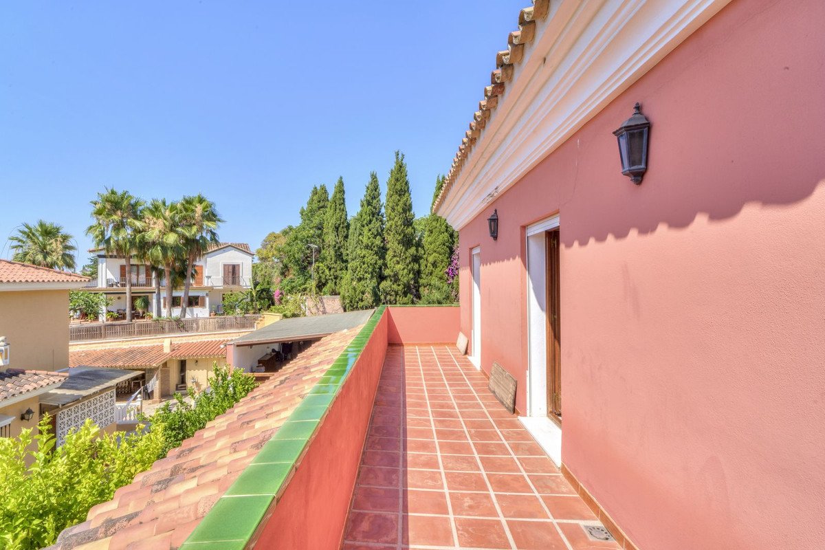 5 Bed Detached Villa in Marbella