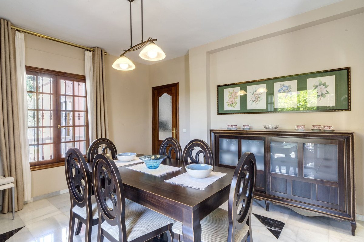 5 Bed Detached Villa in Marbella