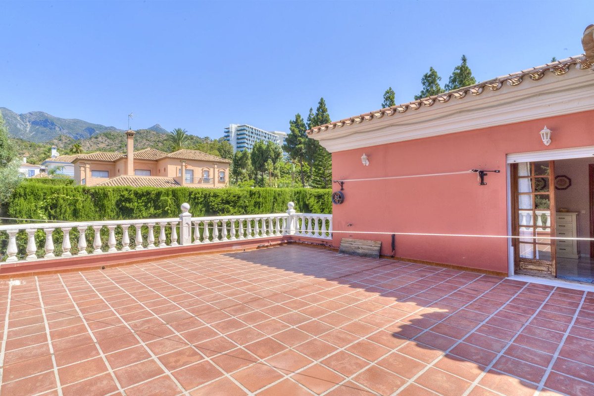 5 Bed Detached Villa in Marbella
