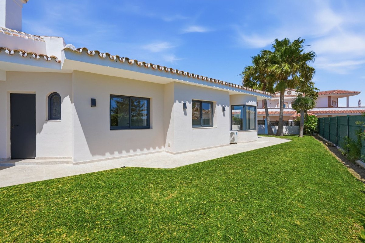 4 Bed Detached Villa in El Chaparral