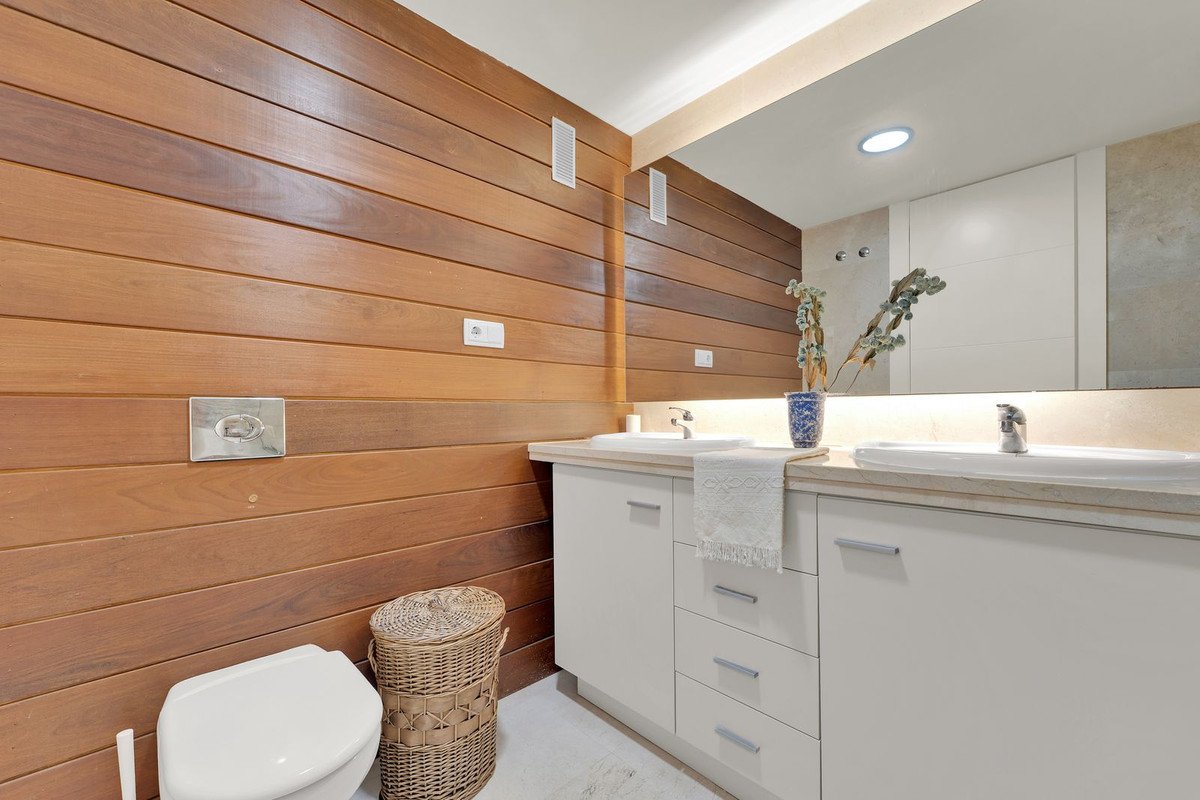 3 Bed Middle Floor Apartment in Manilva
