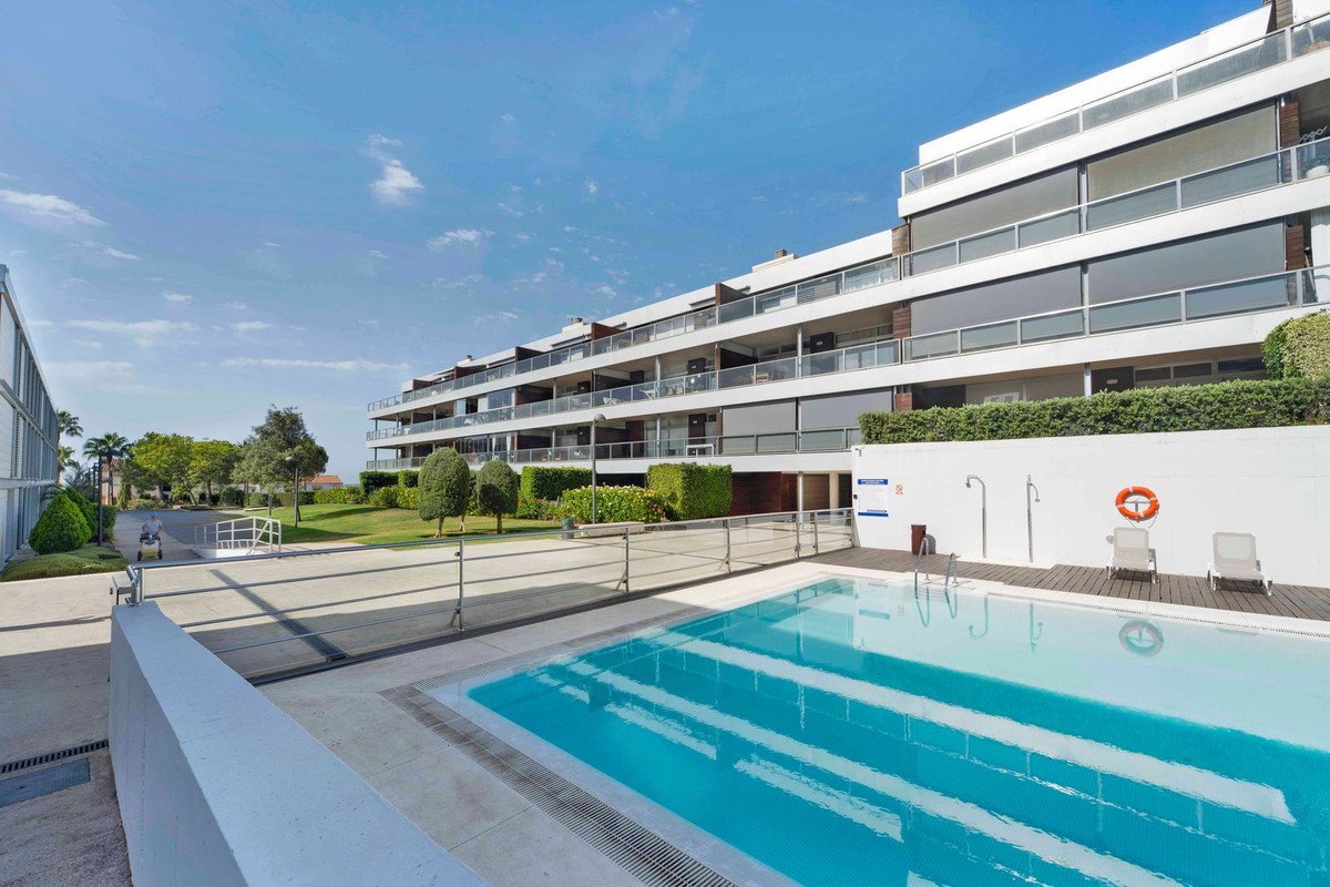 3 Bed Middle Floor Apartment in Manilva