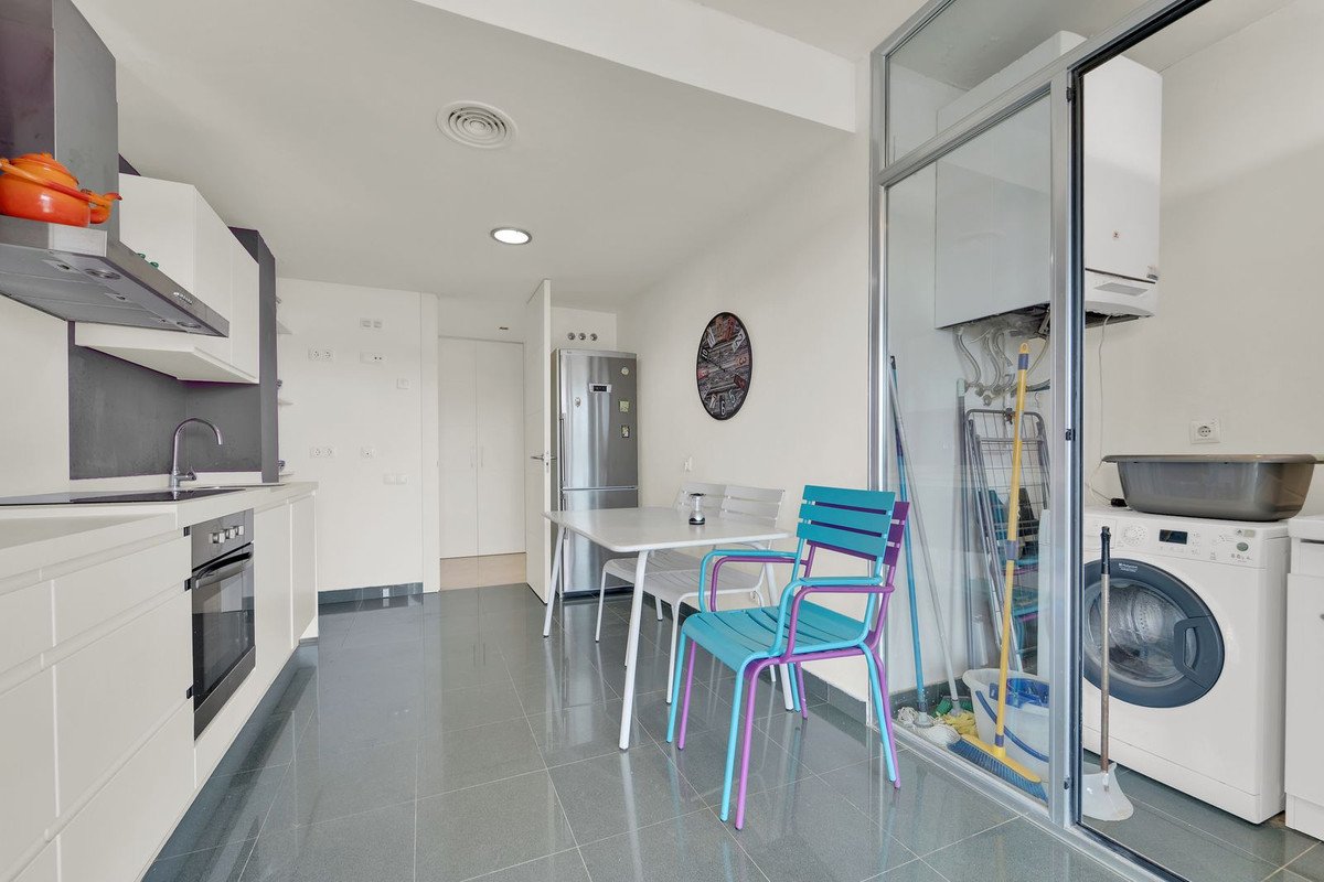 3 Bed Middle Floor Apartment in Manilva