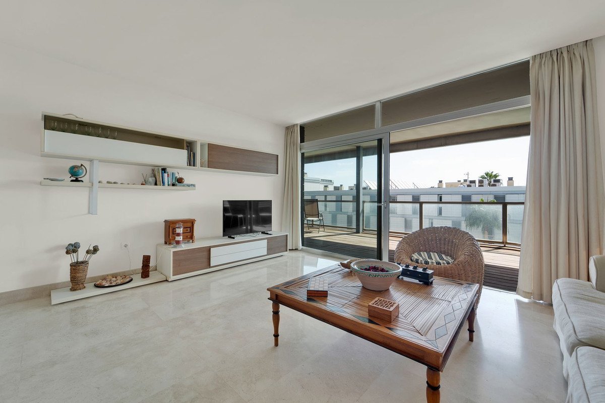 3 Bed Middle Floor Apartment in Manilva