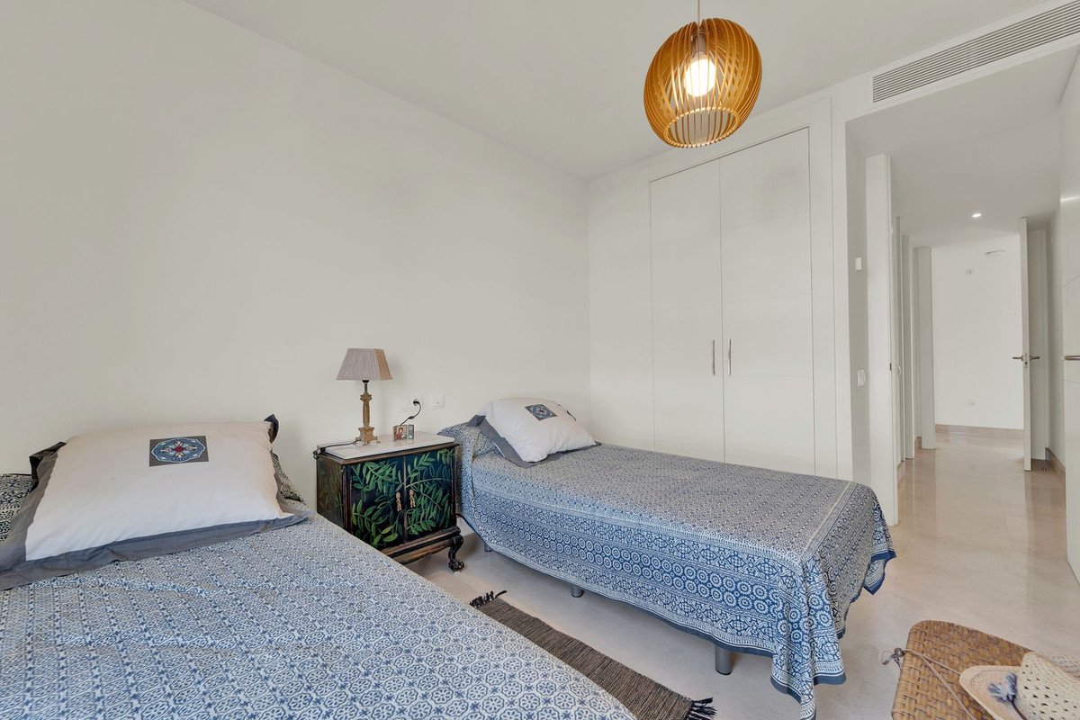 3 Bed Middle Floor Apartment in Manilva