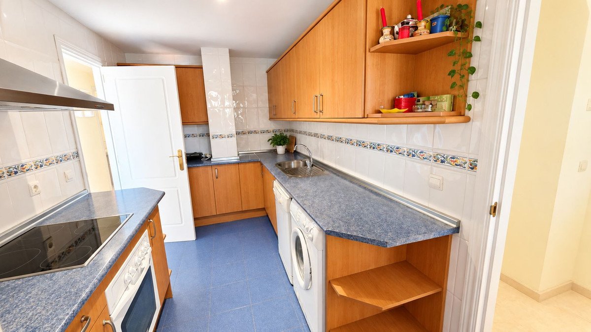 3 Bed Middle Floor Apartment in Estepona