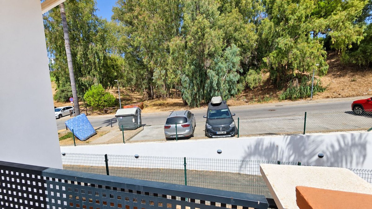 3 Bed Middle Floor Apartment in Estepona