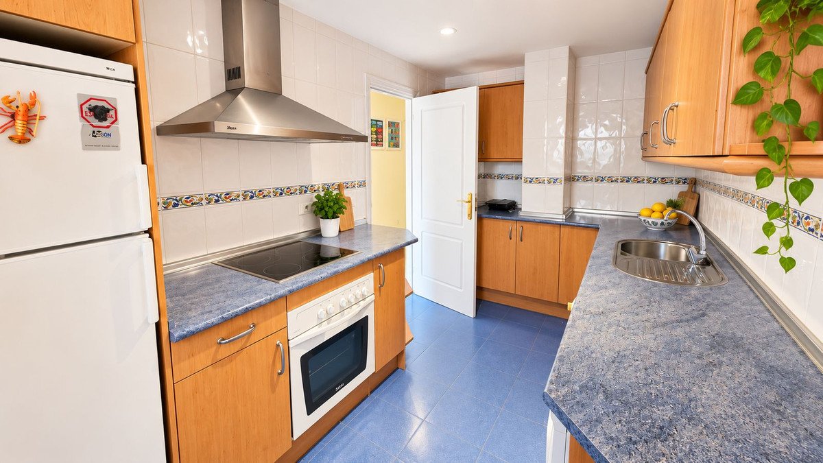 3 Bed Middle Floor Apartment in Estepona