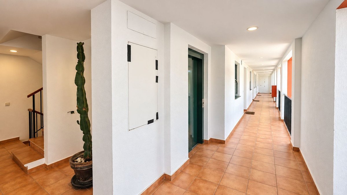 3 Bed Middle Floor Apartment in Estepona