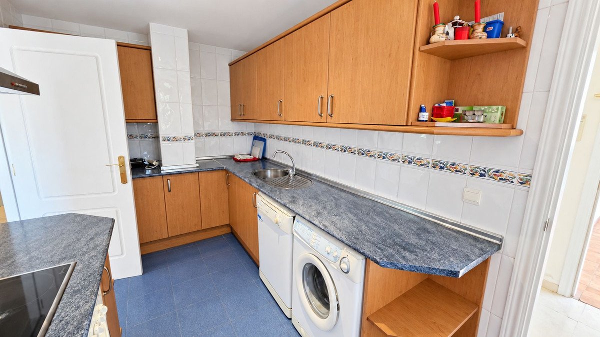 3 Bed Middle Floor Apartment in Estepona