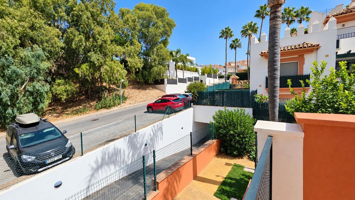 3 Bed Middle Floor Apartment in Estepona