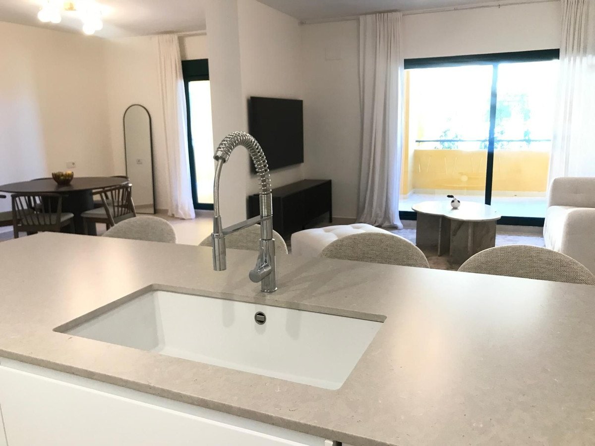 4 Bed Middle Floor Apartment in San Pedro de Alcántara