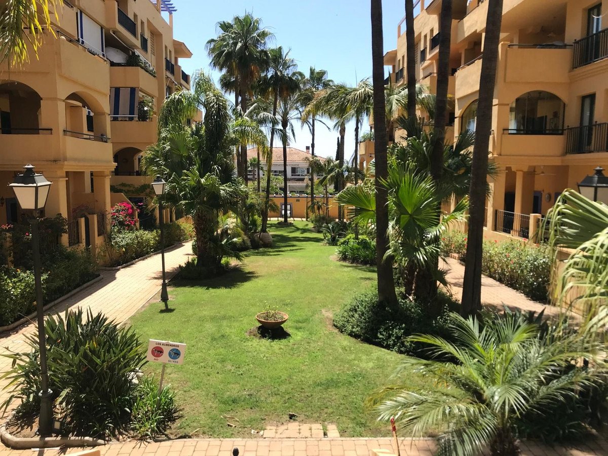4 Bed Middle Floor Apartment in San Pedro de Alcántara