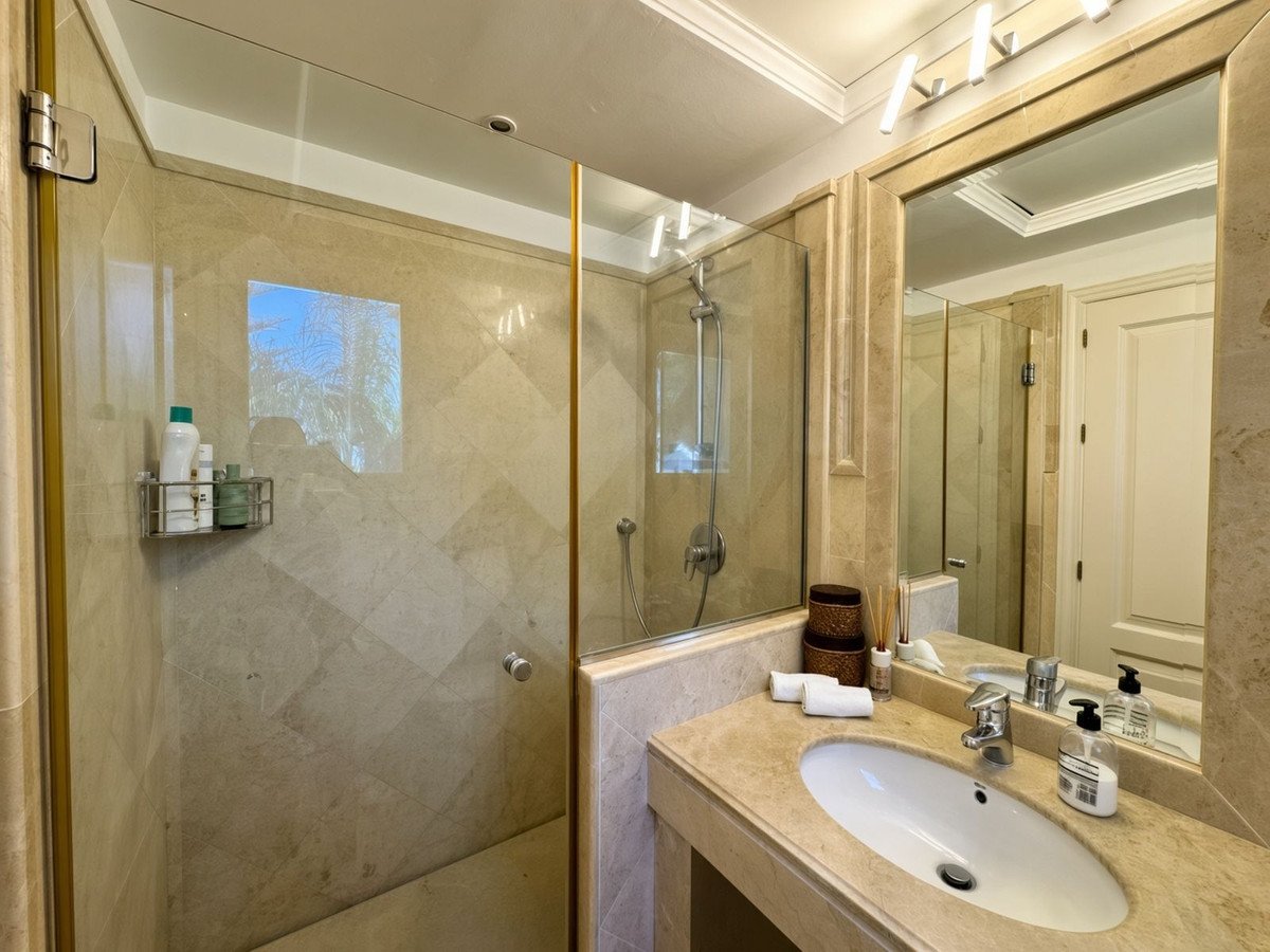 2 Bed Penthouse in Nueva Andalucía