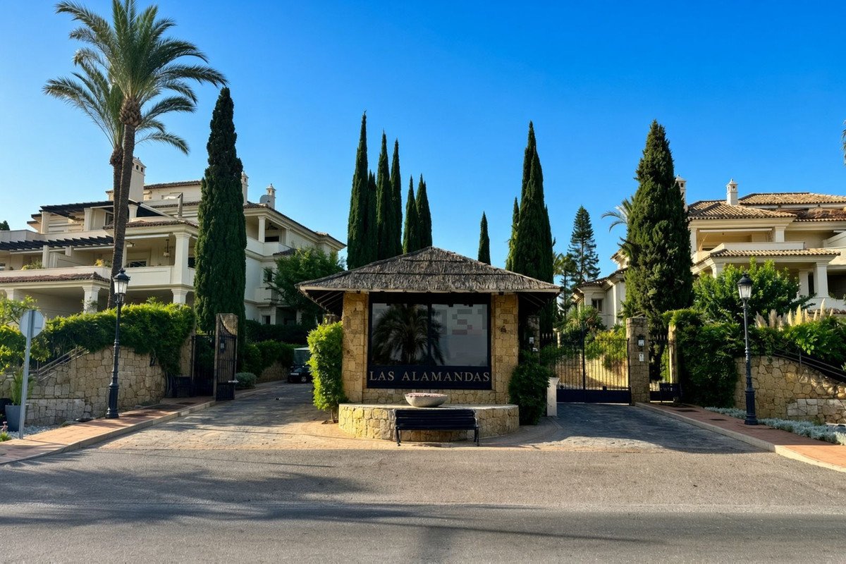 2 Bed Penthouse in Nueva Andalucía