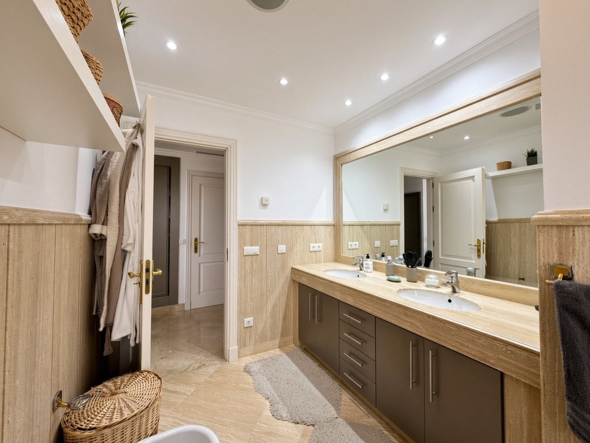 2 Bed Penthouse in Nueva Andalucía