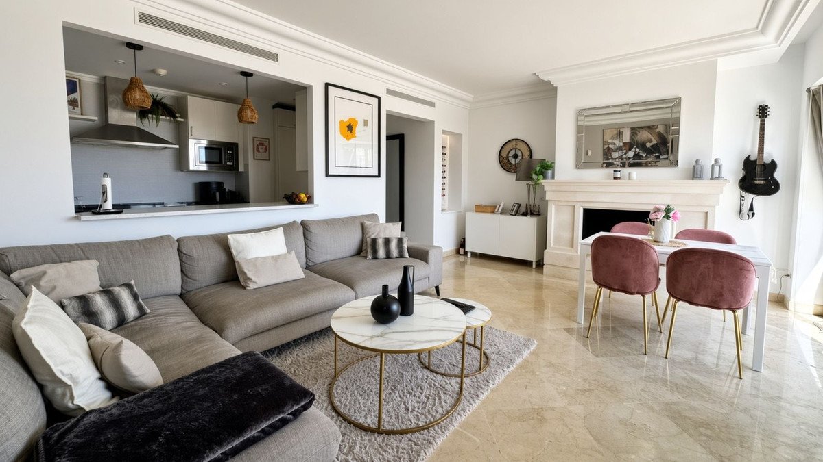 2 Bed Penthouse in Nueva Andalucía