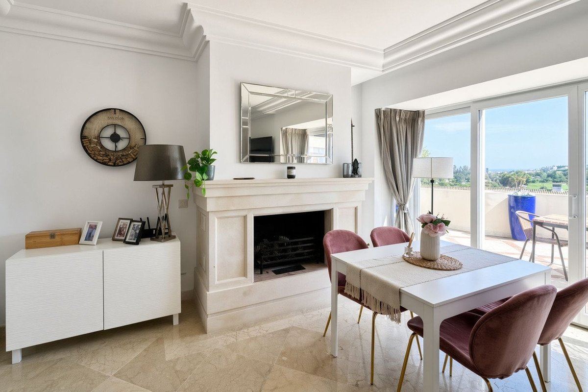 2 Bed Penthouse in Nueva Andalucía