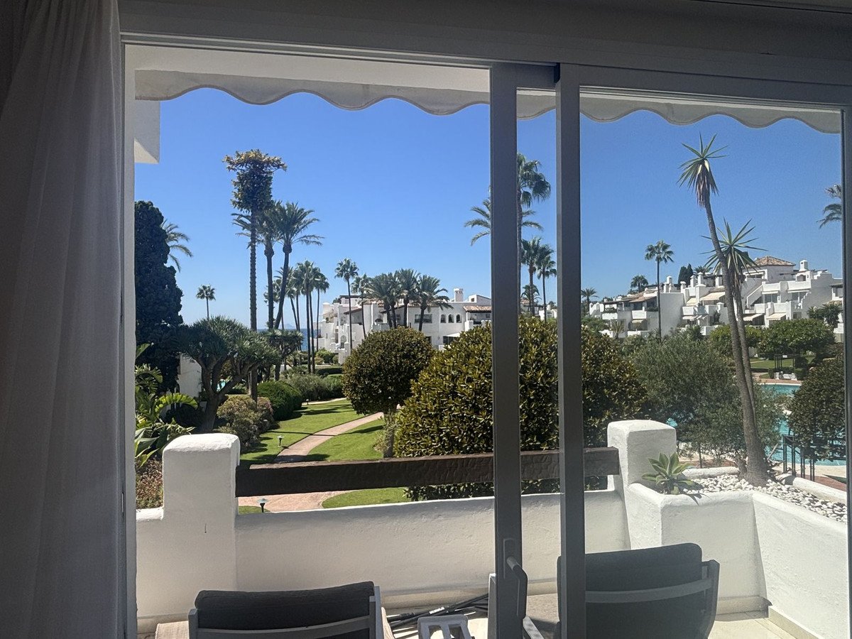 2 Bed Middle Floor Apartment in Estepona