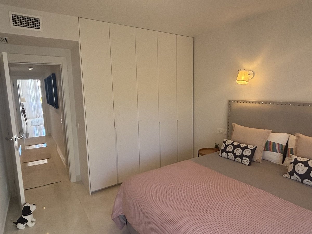 2 Bed Middle Floor Apartment in Estepona