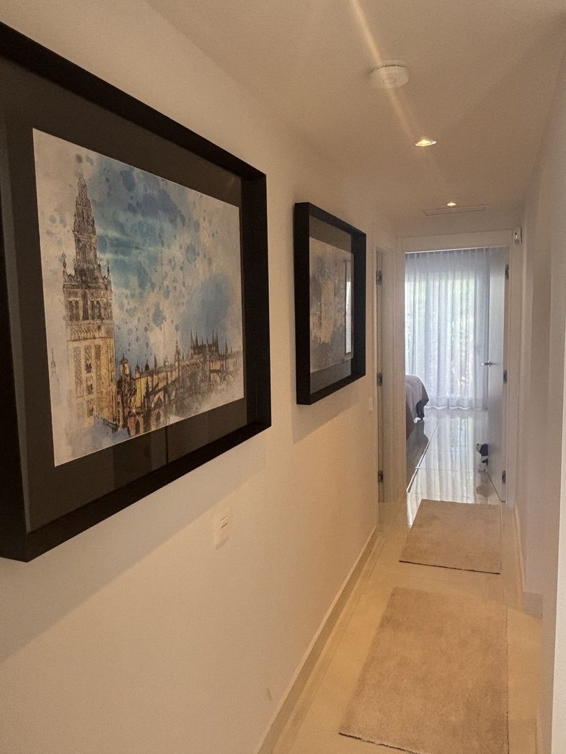 2 Bed Middle Floor Apartment in Estepona