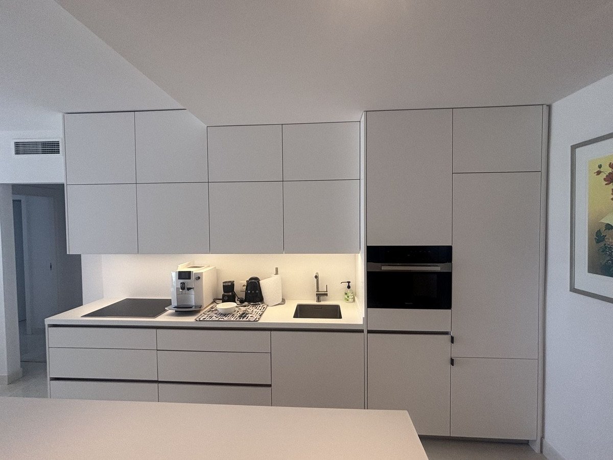2 Bed Middle Floor Apartment in Estepona