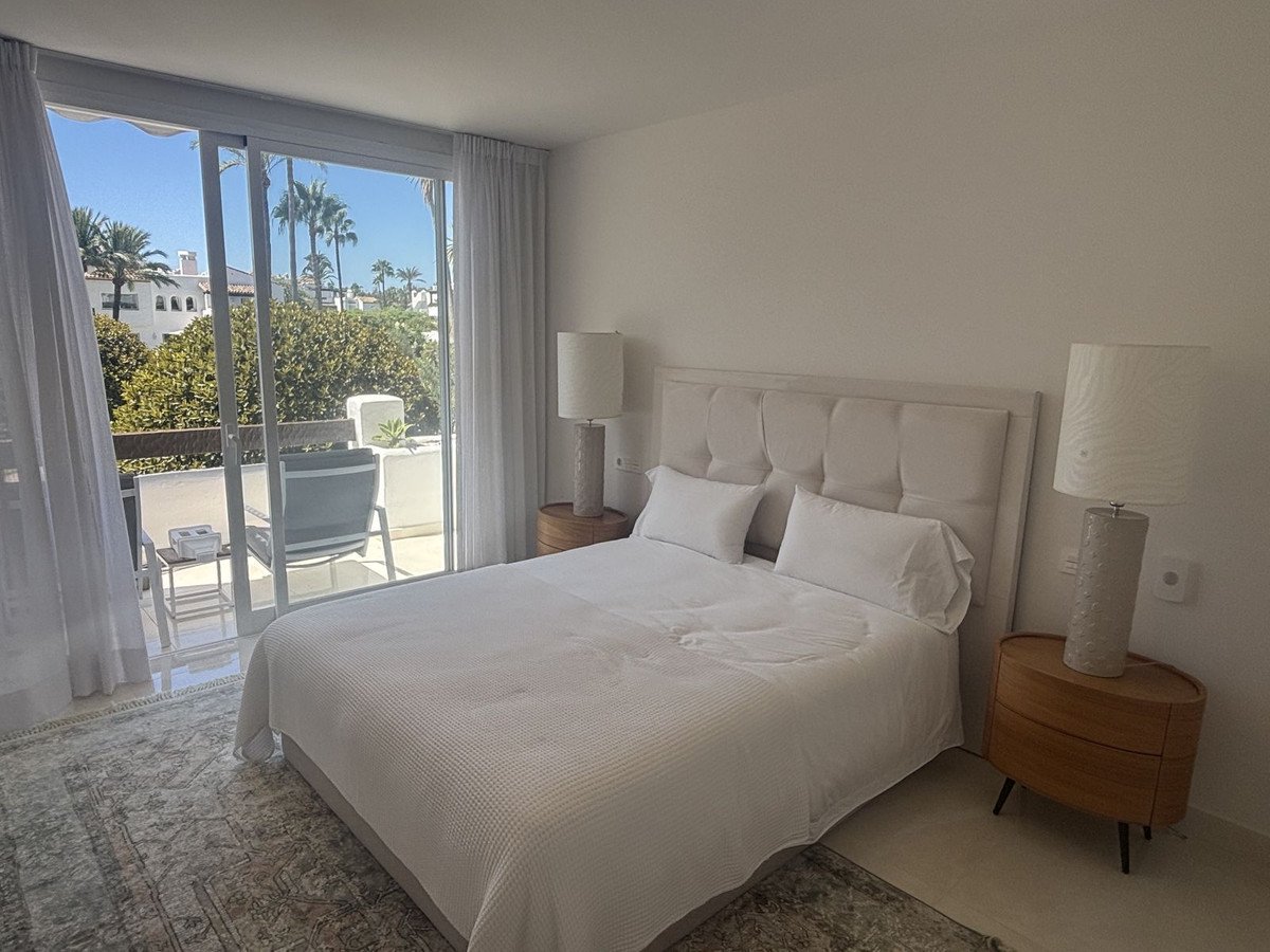 2 Bed Middle Floor Apartment in Estepona