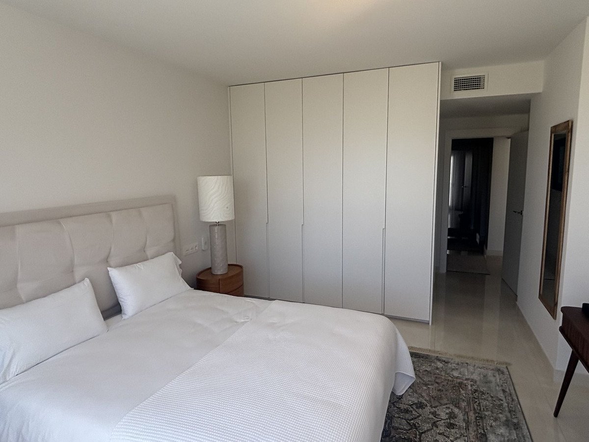 2 Bed Middle Floor Apartment in Estepona