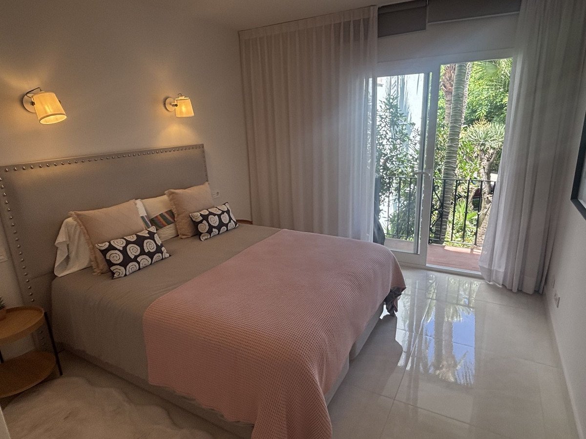 2 Bed Middle Floor Apartment in Estepona