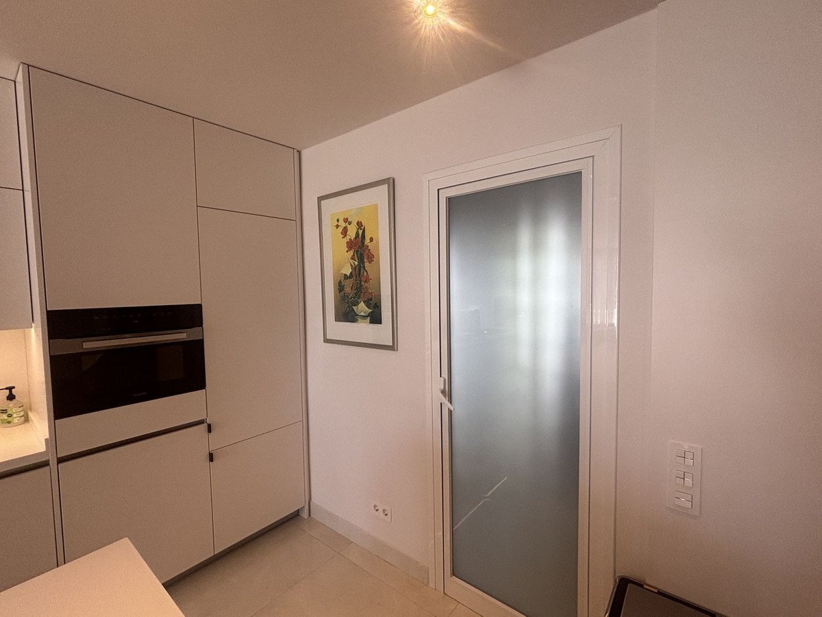 2 Bed Middle Floor Apartment in Estepona