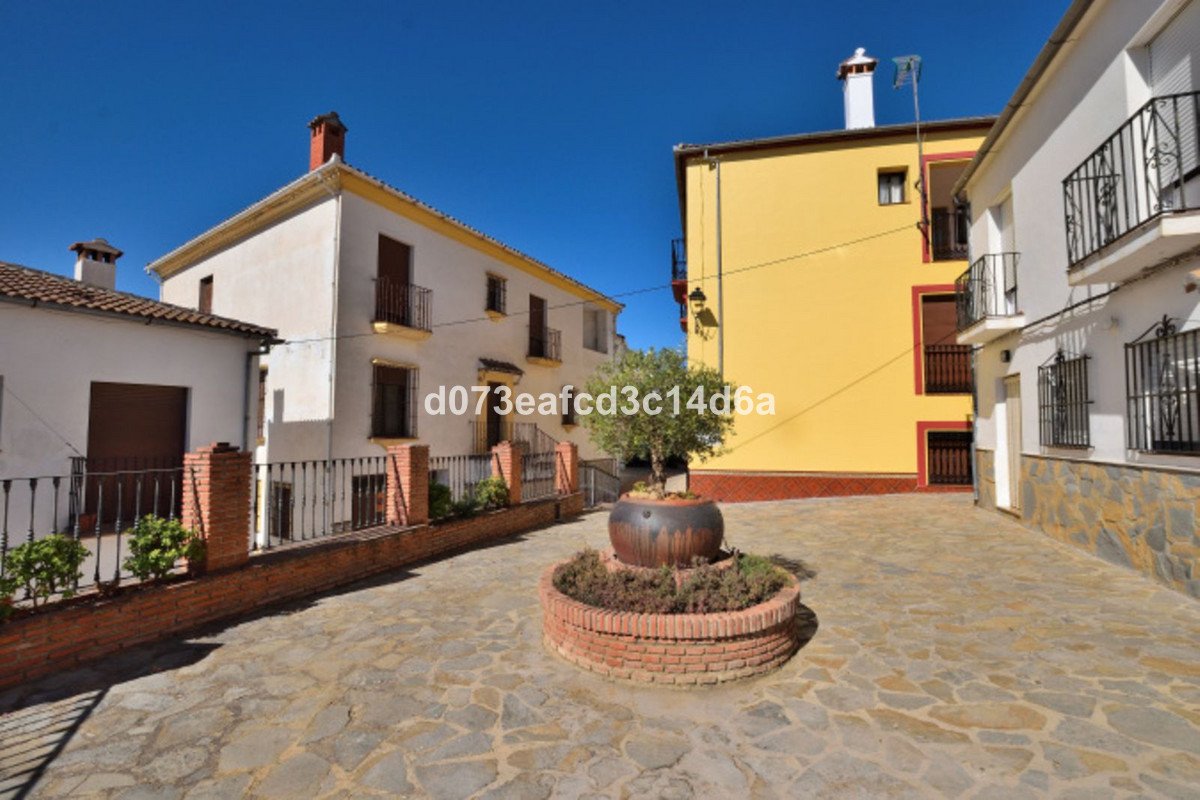 4 Bed Townhouse in Faraján
