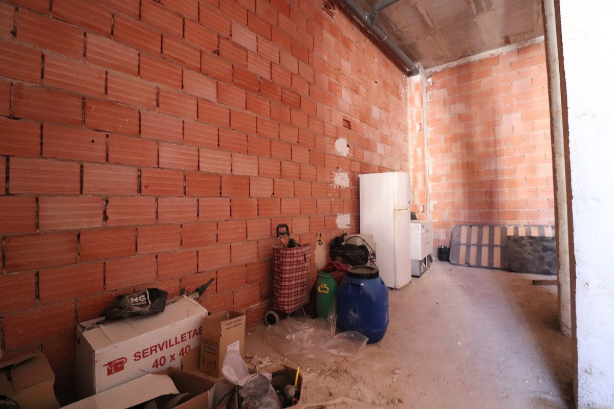 Commercial in Los Montesinos