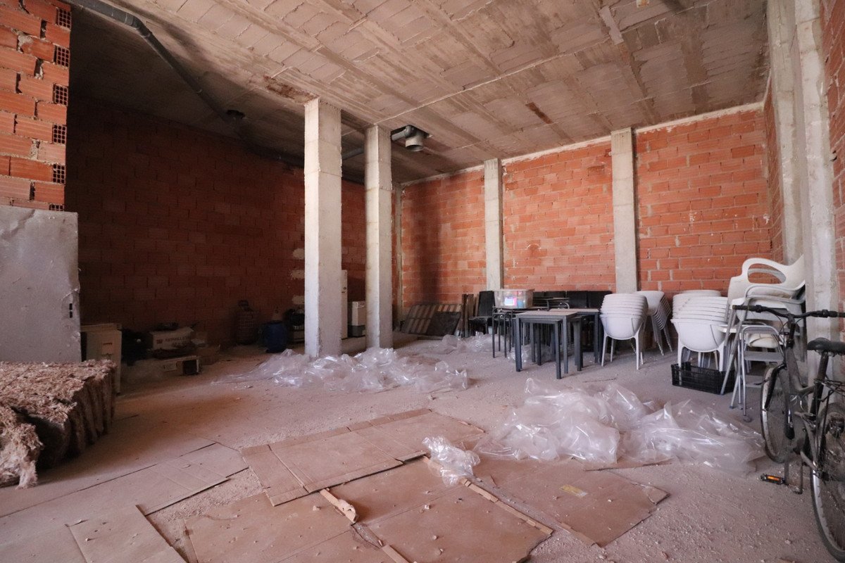 Commercial in Los Montesinos