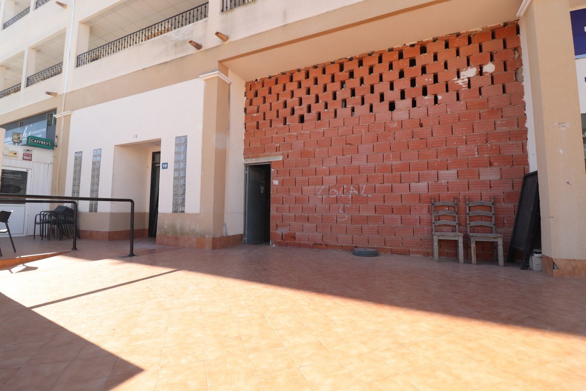 Commercial in Los Montesinos