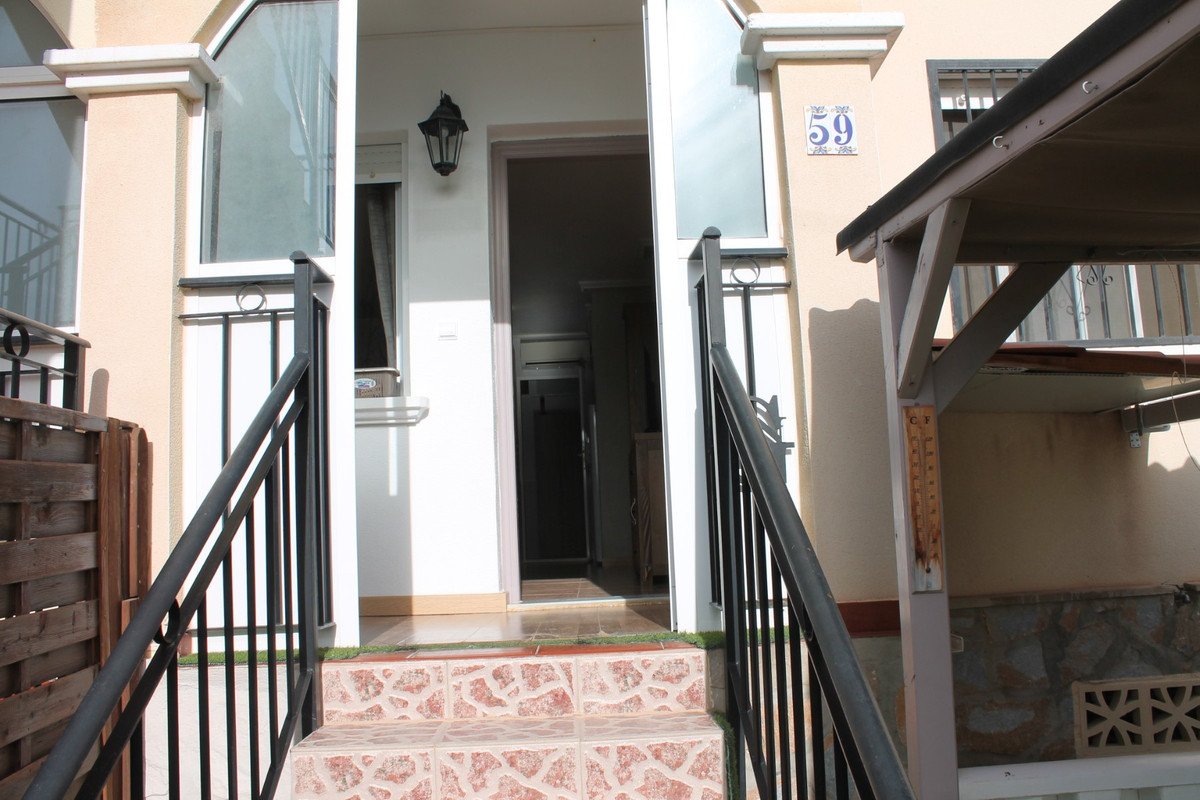 2 Bed Ground Floor Apartment in Playa Flamenca