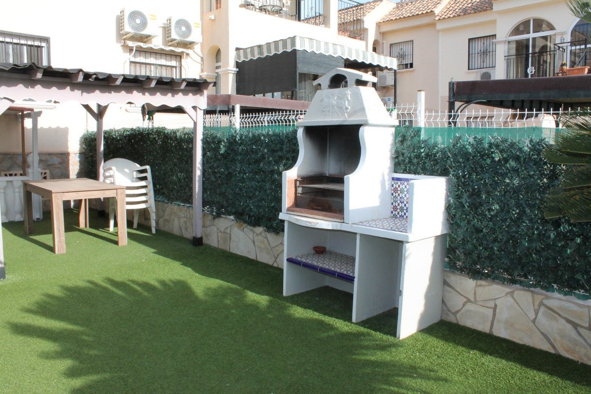 2 Bed Ground Floor Apartment in Playa Flamenca