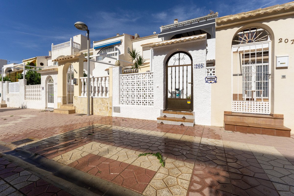 2 Bed Middle Floor Apartment in Pilar de la Horadada